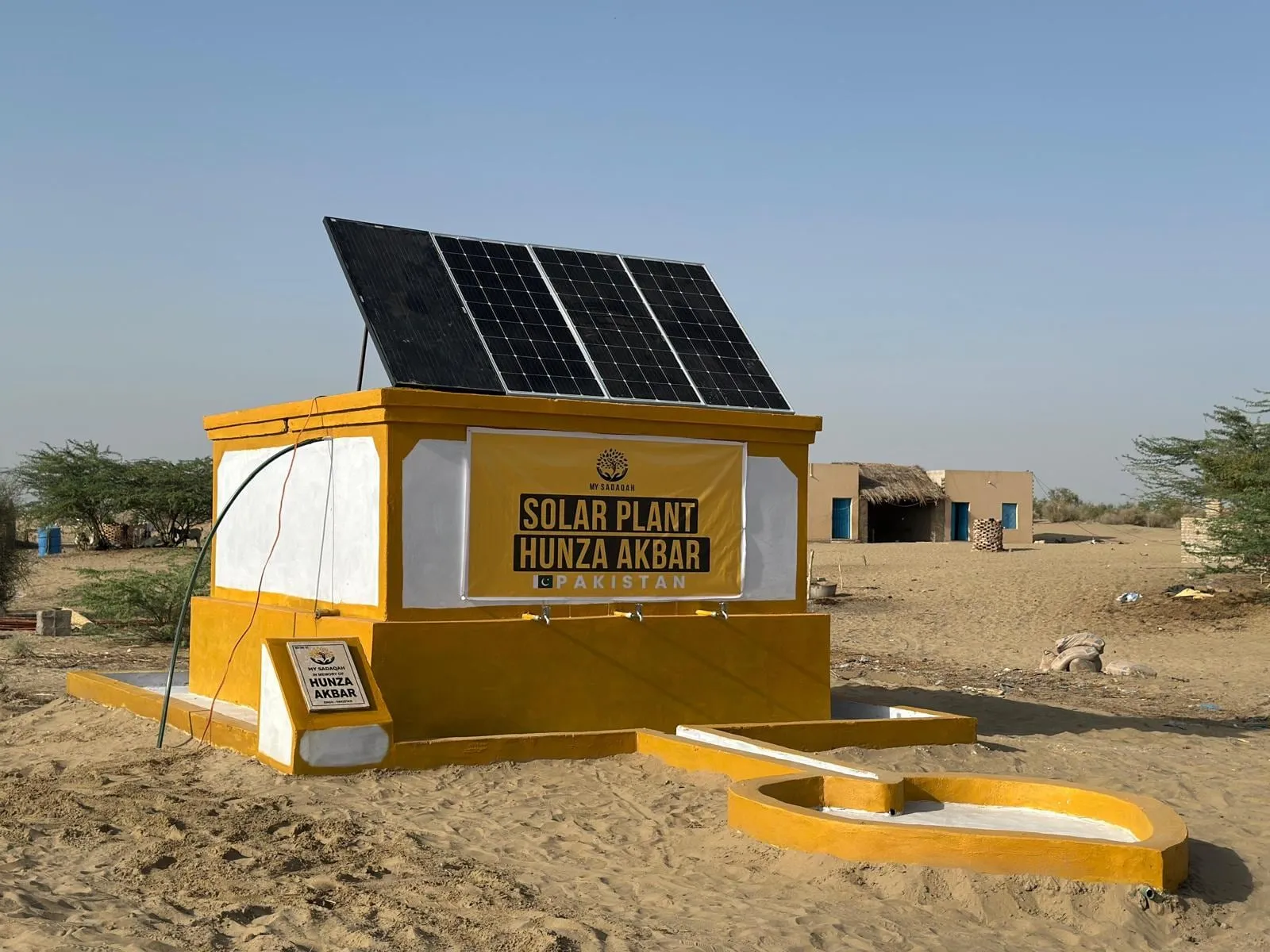 The Solar Plant Hunza Akbar and its water trough, seen from the side